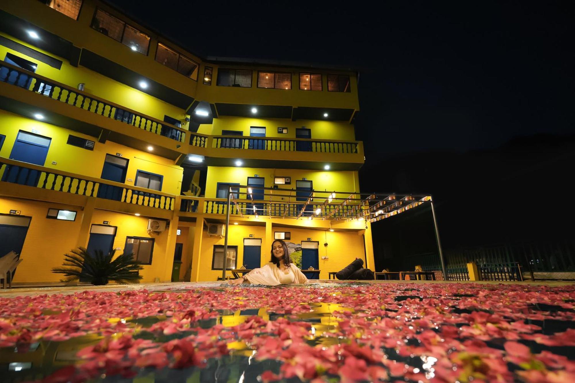 Shalom Backpackers Rishikesh Hostel Buitenkant foto