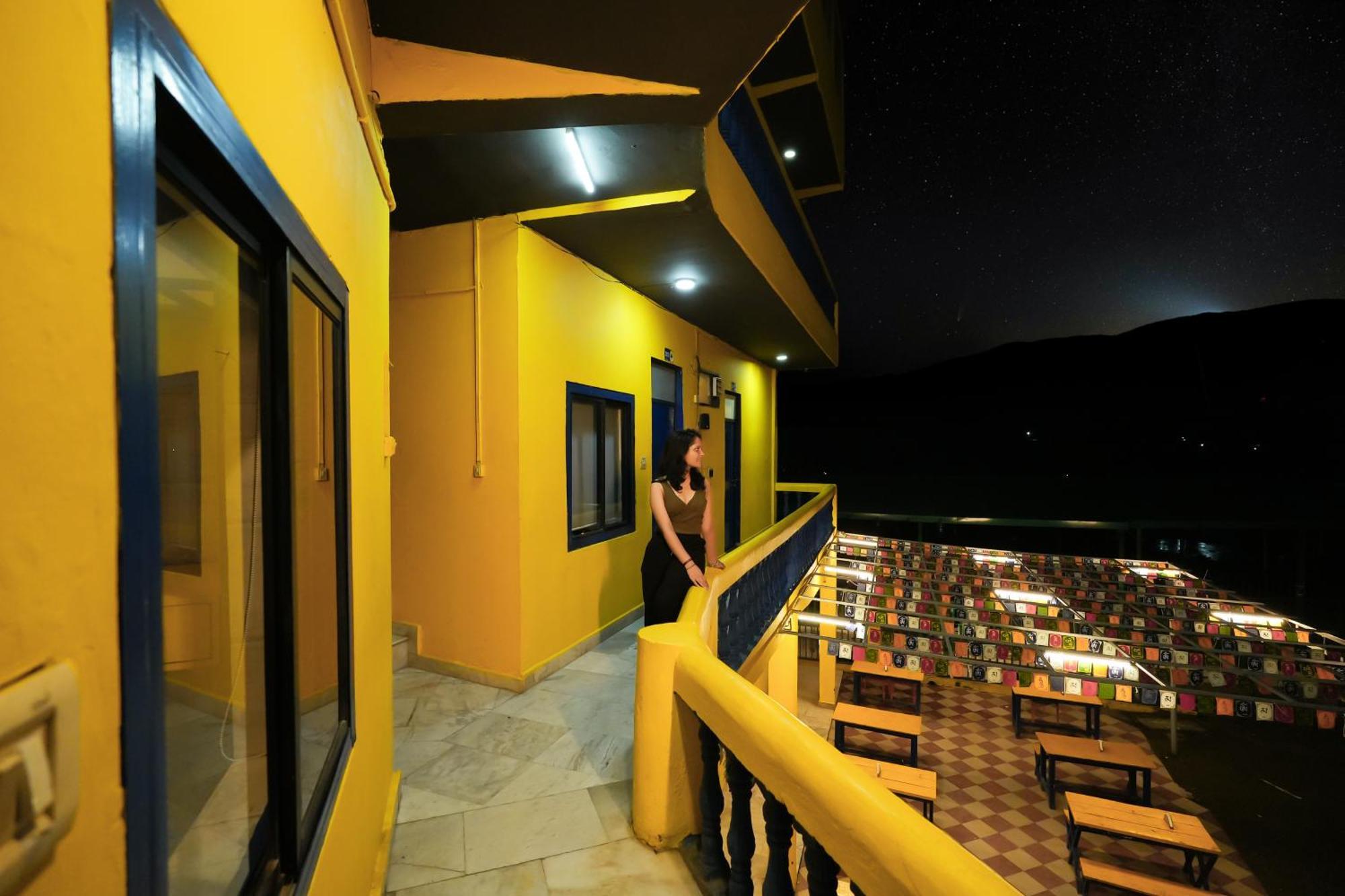 Shalom Backpackers Rishikesh Hostel Buitenkant foto