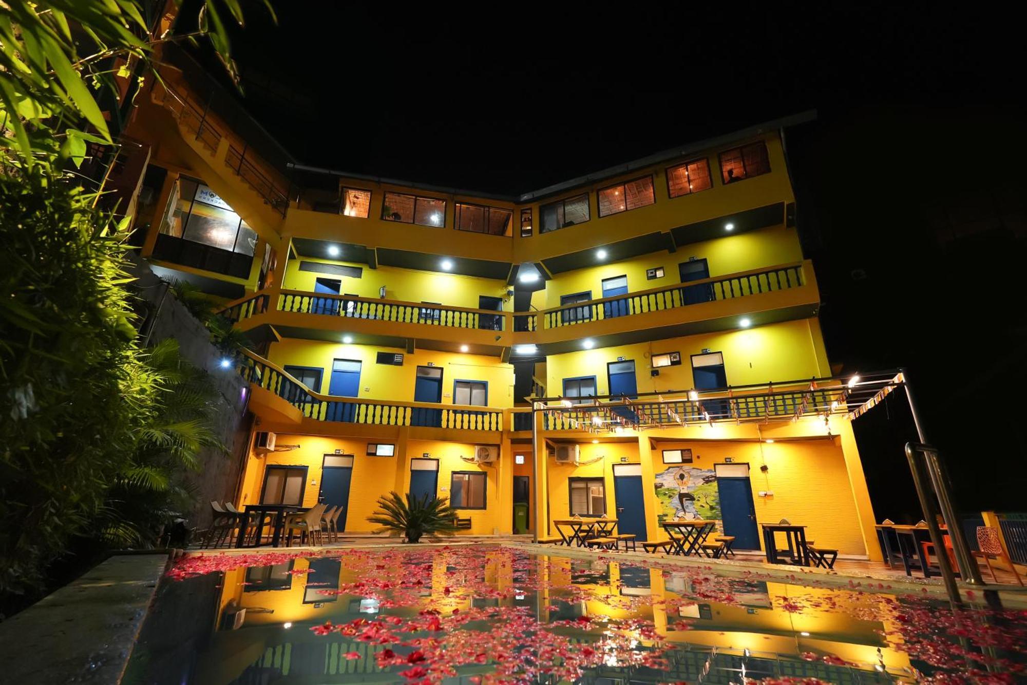Shalom Backpackers Rishikesh Hostel Buitenkant foto